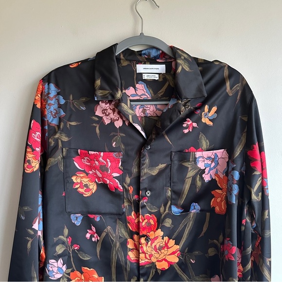 Urban Outfitters Black Floral Button Down Shirt M - Picture 3 of 13